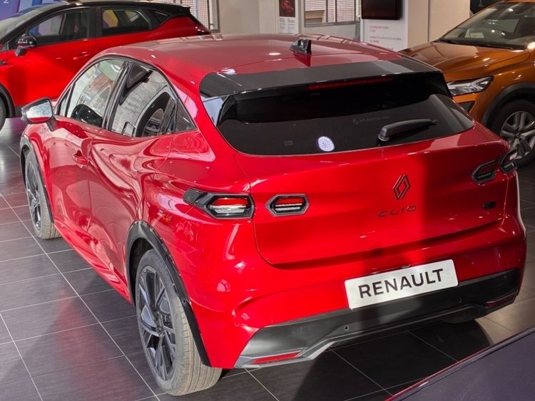 Renault Clio VI 160 E-Tech Full Hybrid Esprit Alpine foto 8